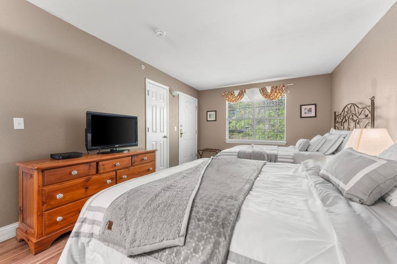 Penthouse Thousand Hills Golf Front Condo With Pool Close To 76 And Sleeps 8 Branson Exterior foto